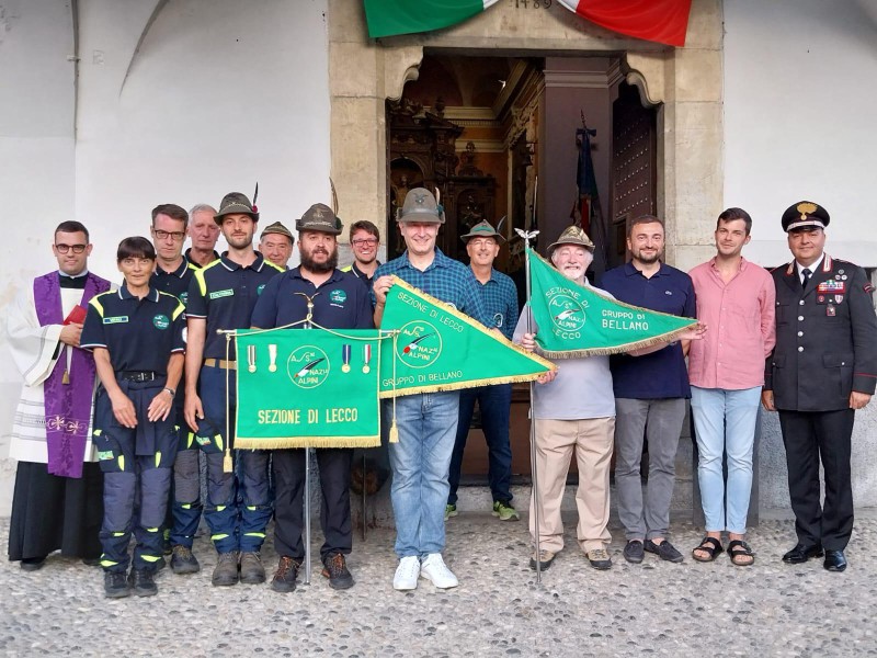 gruppo_alpini_in_occasione_del_centenario.jpg (139 KB)