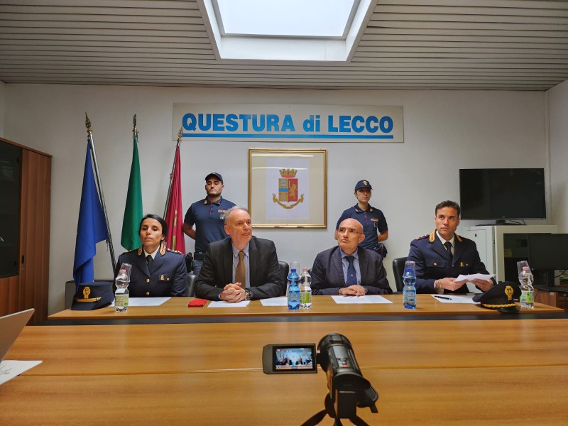 questura_conferenza.jpg (99 KB)