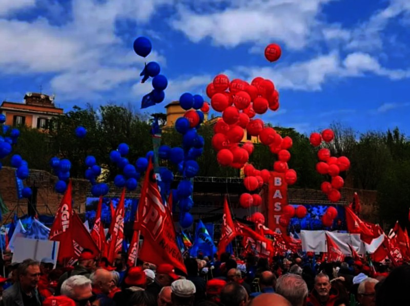 ManifestazionePiazzaCgil2.jpg (103 KB)