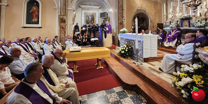 funeraledonroberto4.jpg (165 KB)