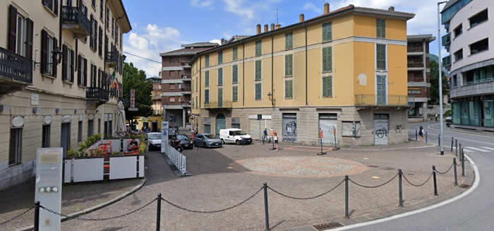 piazzadiazlecco.jpg (40 KB)