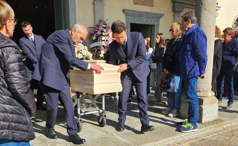 funeralilucia1.jpg (352 KB)