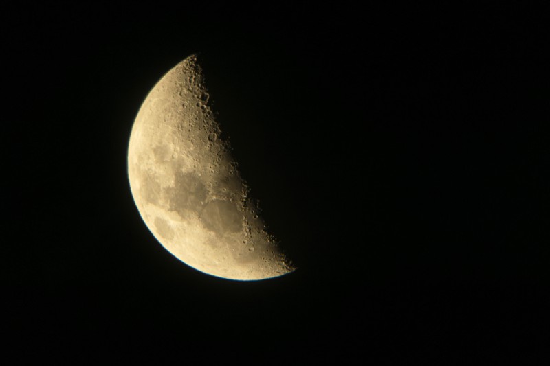 luna_con_telescopio.jpg (24 KB)