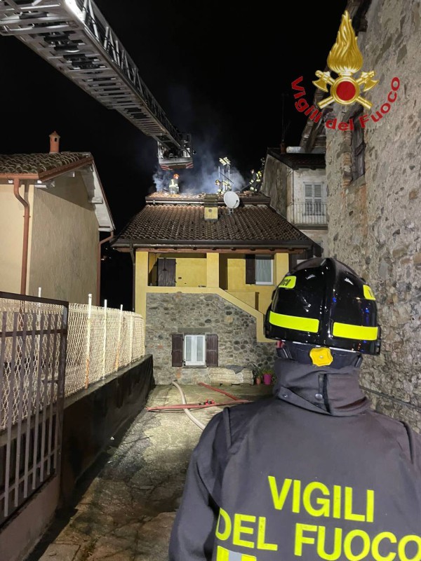 calolzioincendio1.jpg (126 KB)