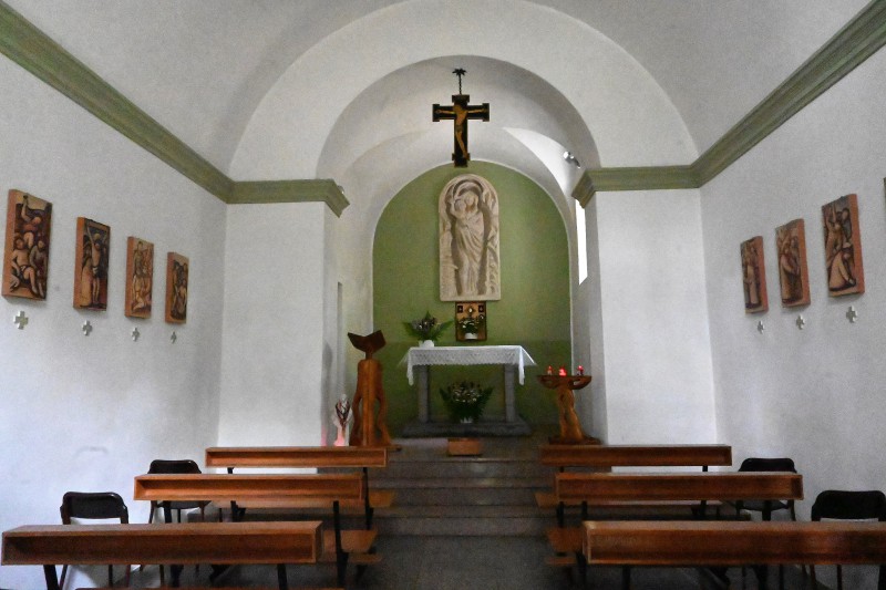 La_chiesa_Interno.JPG (89 KB)
