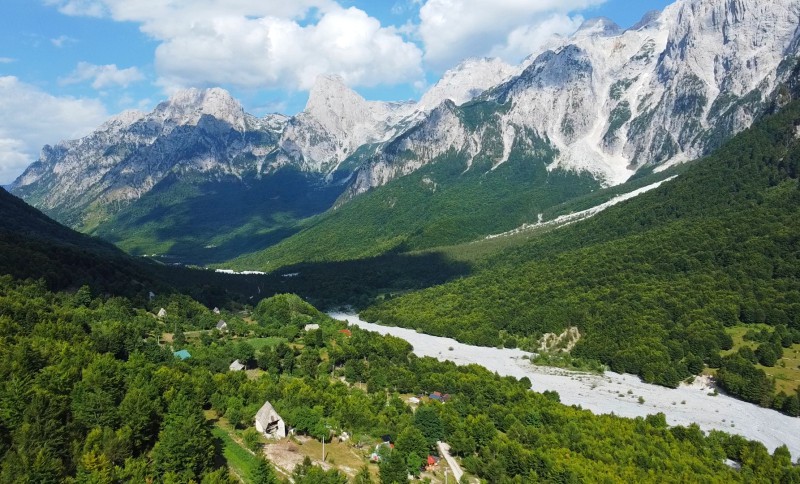 albania.jpg (139 KB)
