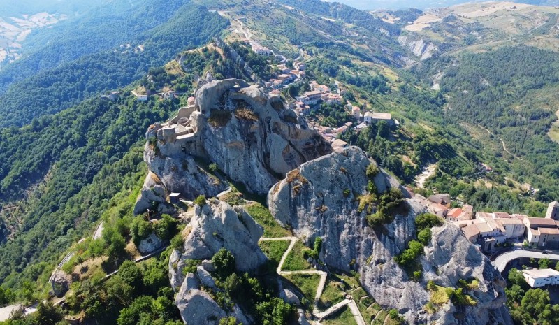 foto_1_Castelmezzano.jpg (161 KB)