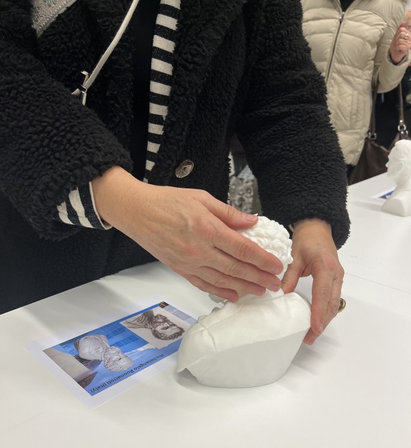 20251219AIToTouch__1_.jpg (128 KB)