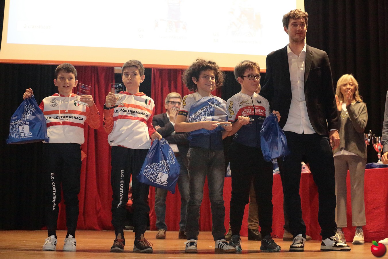 ciclismopremi0016.jpg (302 KB)