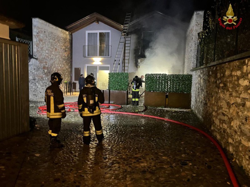 incendioviabezzecca1.jpg (127 KB)