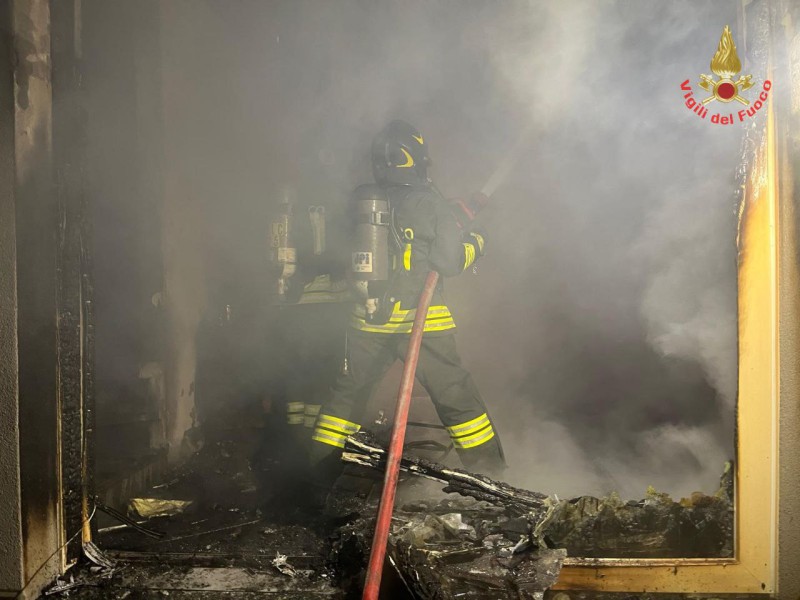 incendioviabezzecca2.jpg (81 KB)