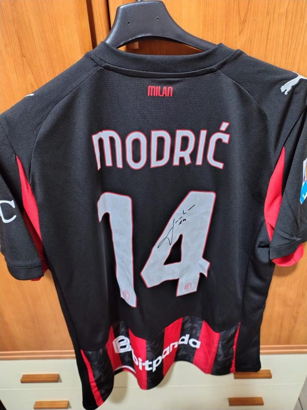 modric_maglia.jpeg (121 KB)
