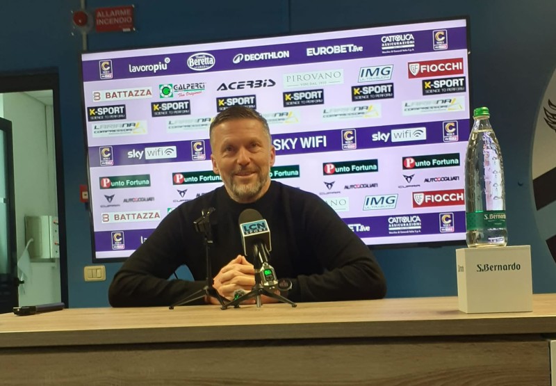 valenteconferenza.jpg (96 KB)