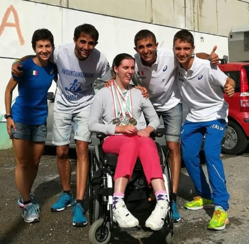 Con_atleti_della_nazionale_italiana_di_corsa_in_mo.jpg (142 KB)