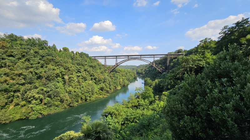 pontepadernoscaffale.jpg (121 KB)