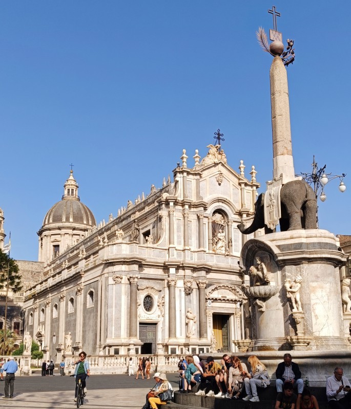 1_catania.jpg (140 KB)