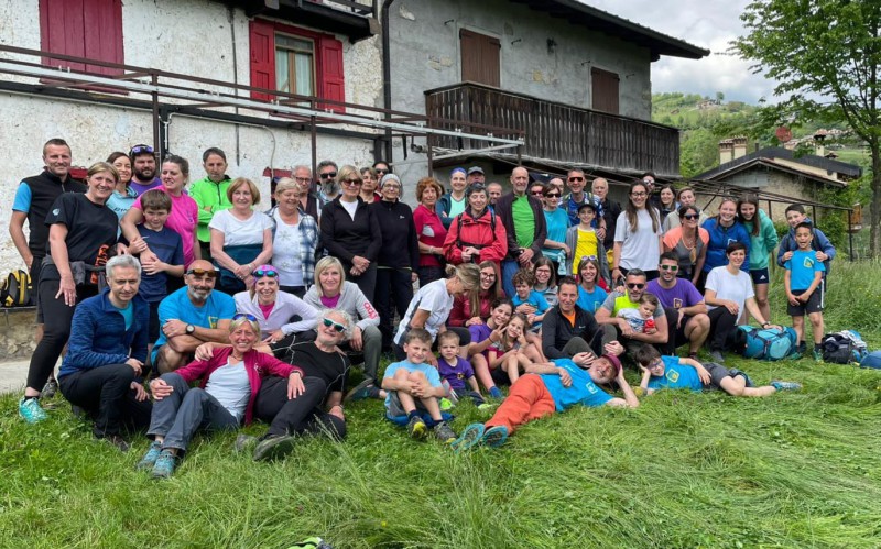 9-foto_di_gruppo.jpg (163 KB)