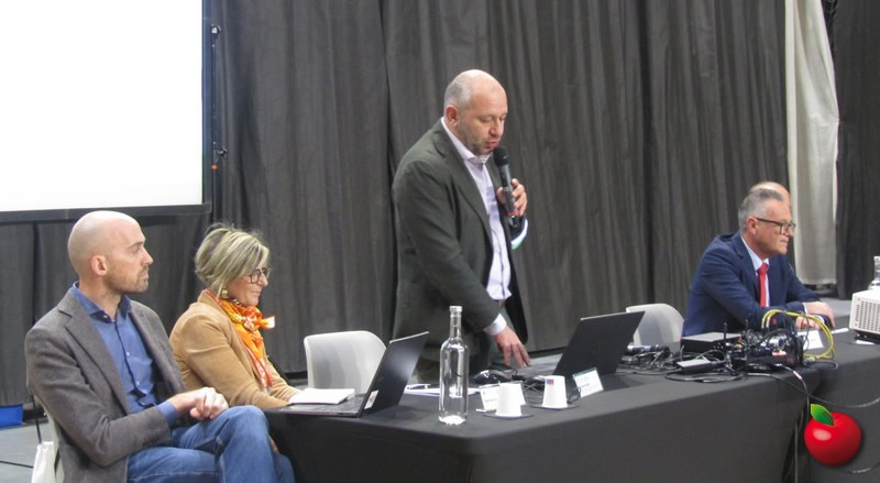 IMG_2933.jpg (69 KB)