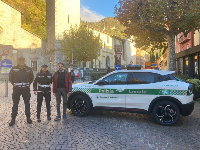 Varenna_Auto1.jpeg (156 KB)