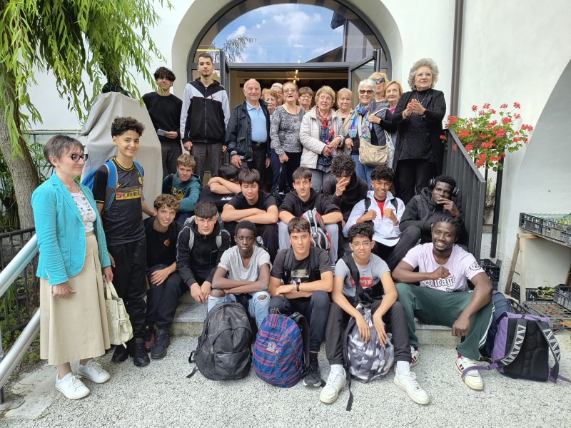 bibliotecaumana.jpeg (176 KB)