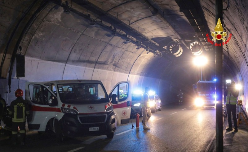 esercitazionegalleria11.jpg (87 KB)