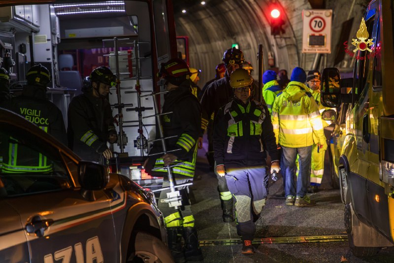 esercitazionegalleria22.jpg (107 KB)