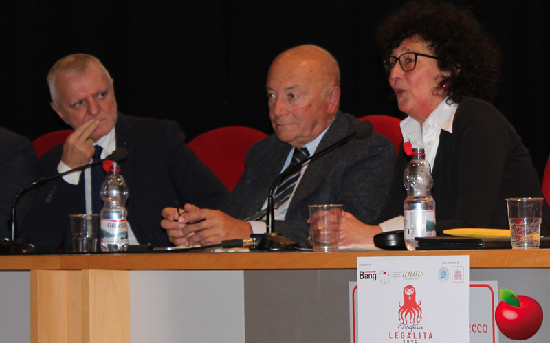 leccolegalita17.jpg (116 KB)