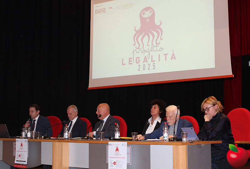 leccolegalita4.jpg (133 KB)