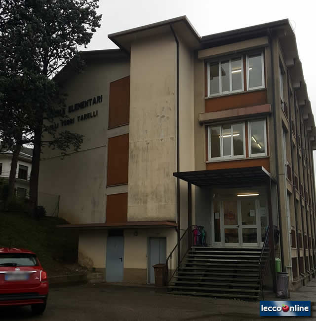 scuolachiuso1.jpg (43 KB)