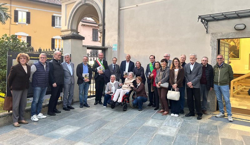 Galbiate_cortile_dell_Ossario_dove_verr__inaugurata_la_mostra_famigliari_di_padre_Corti,_amici,_autorit_.jpg (270 KB)