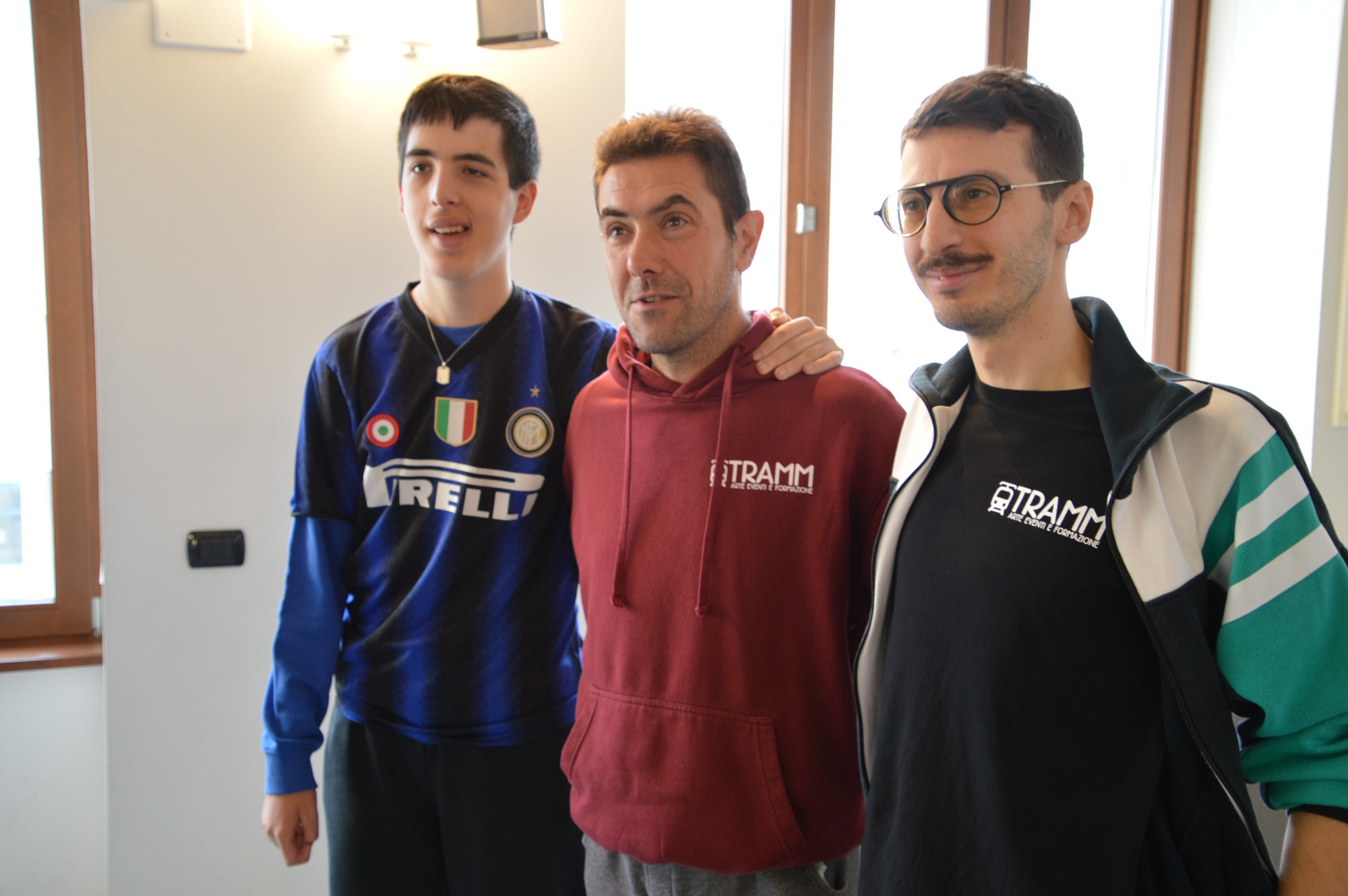 Un_attore_con_Mattia_Polvara_e_Stefano_Colombo.JPG (275 KB)