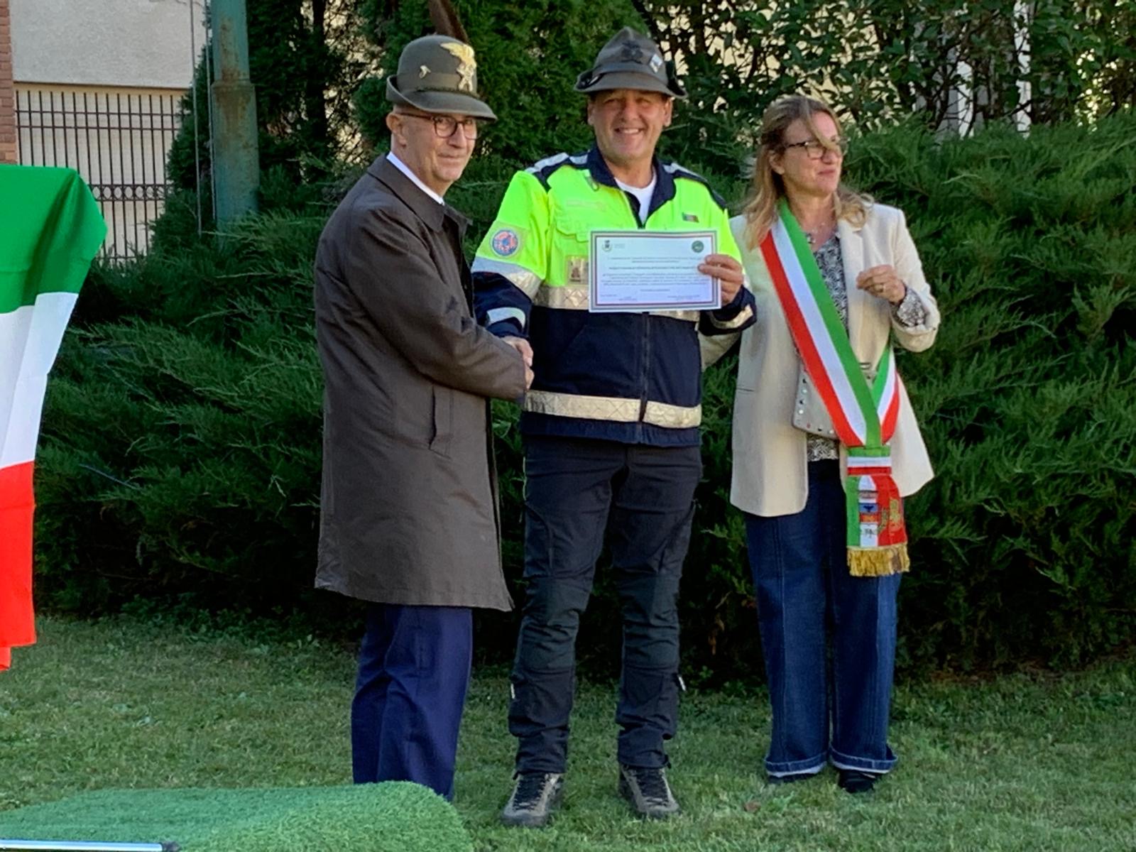 attestato_Gruppo_comunale.JPG (341 KB)