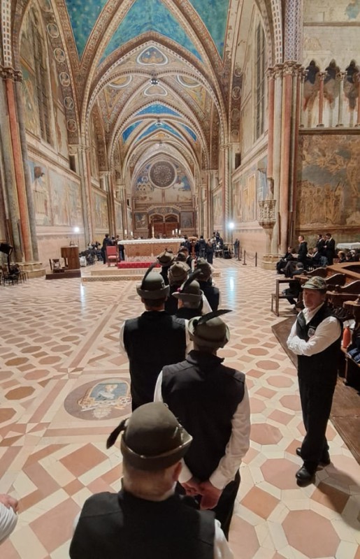 coroana_assisi__1_.jpg (114 KB)