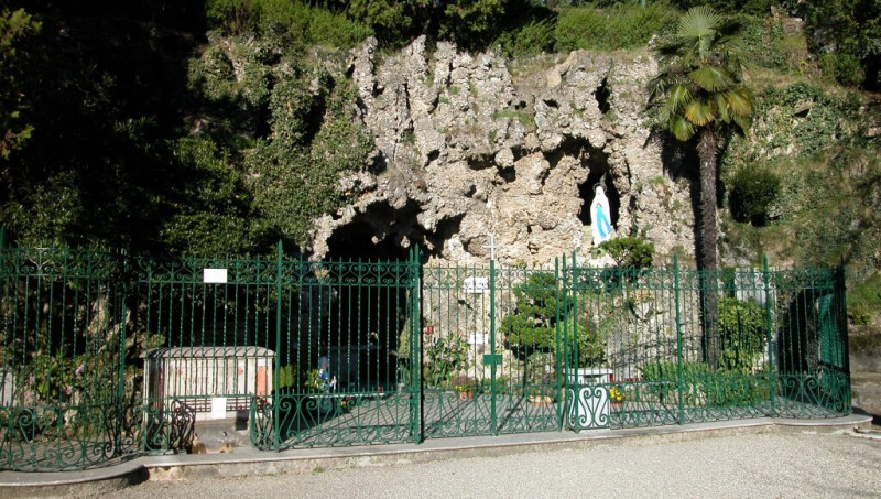 grotta_Lourdes_Acquate_di_Lecco.jpg (330 KB)