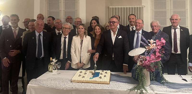 lionsasfat.jpg (87 KB)