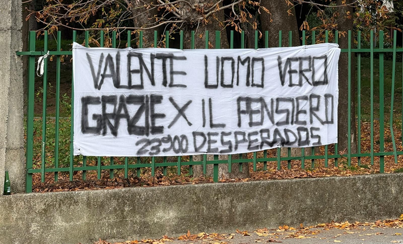 striscionevalente.jpg (358 KB)