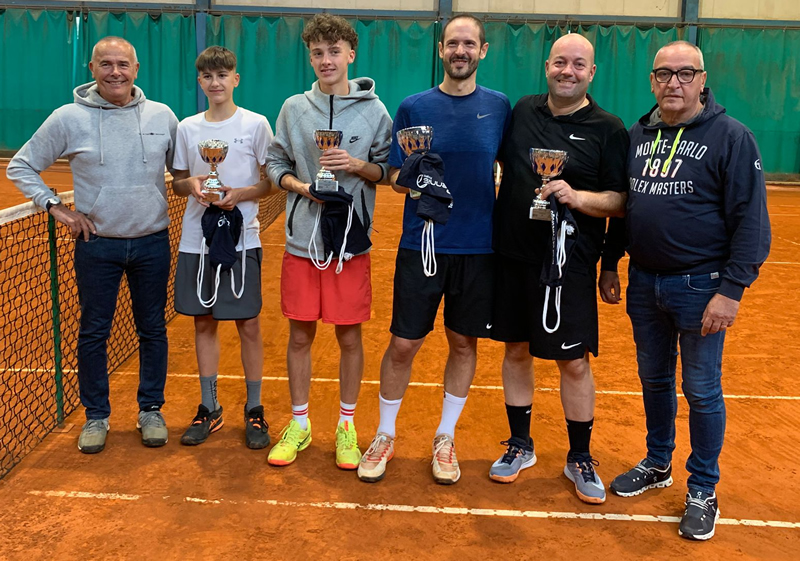 vercuragotennis__1_.jpg (393 KB)