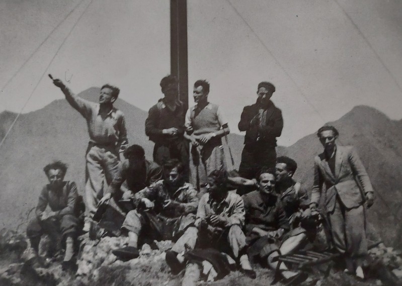 Foto_storica_Pizzo_Cavallo__1952_.jpg (166 KB)