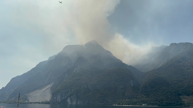 incendiomattina6agosto.jpg (41 KB)