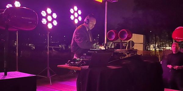 1000737687-1.jpg (102 KB)