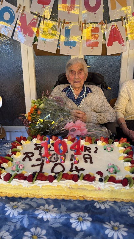 104anni.jpg (122 KB)