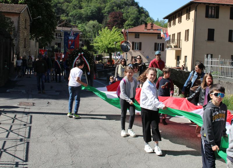 Erve_XXV_Aprile1.JPG (130 KB)