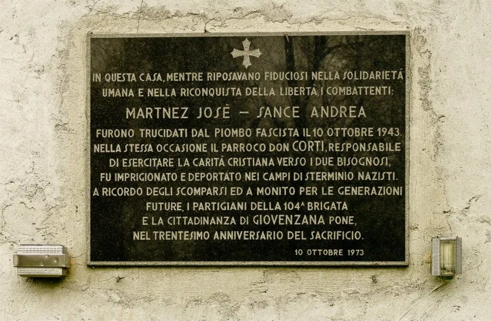 Lapide_di_Pessina.webp (163 KB)