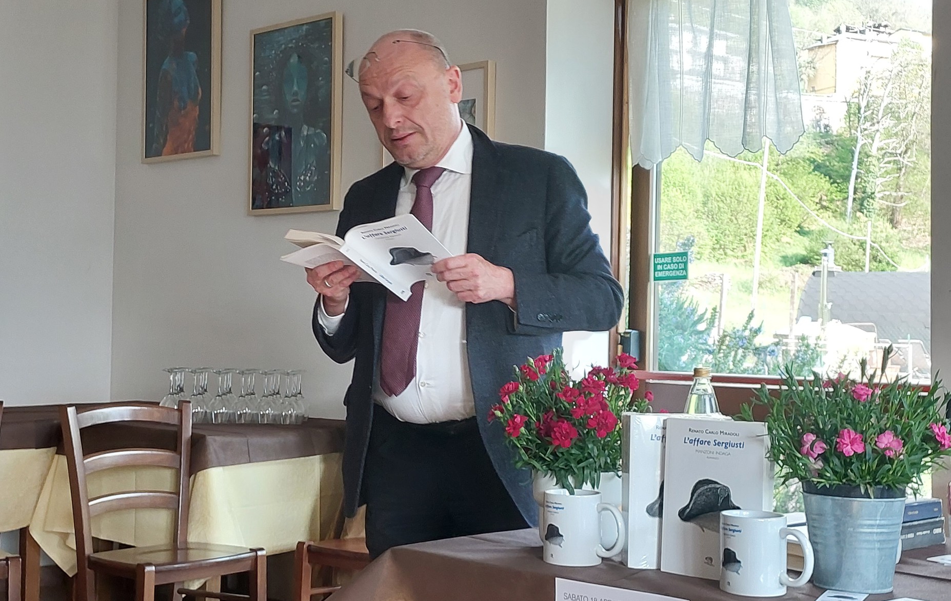 Miradoli_legge_qualche_passo_2.jpg (1.12 MB)