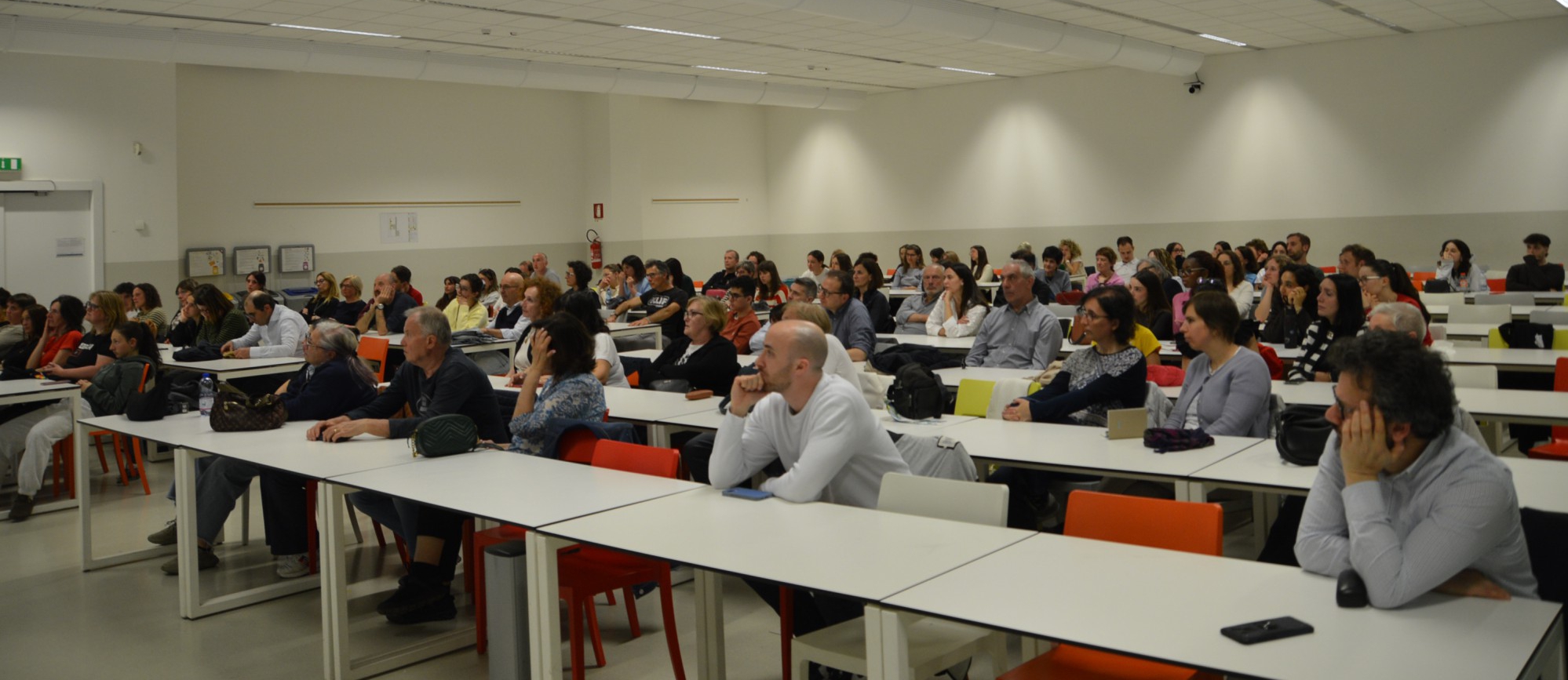 Sala_al_primo_piano__2_.JPG (653 KB)