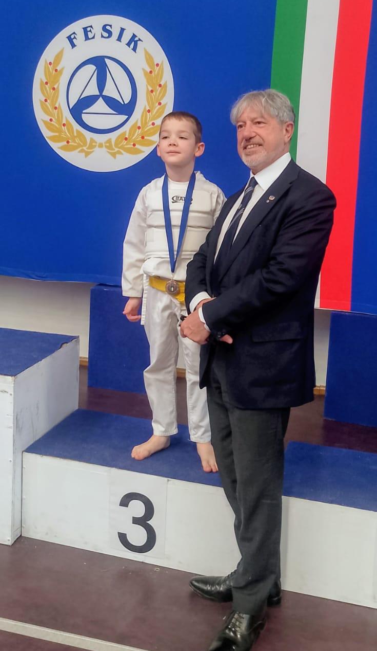 Thomas_Valsecchi_con_il_VicePresidente_Evro_Margarita.jpg (318 KB)