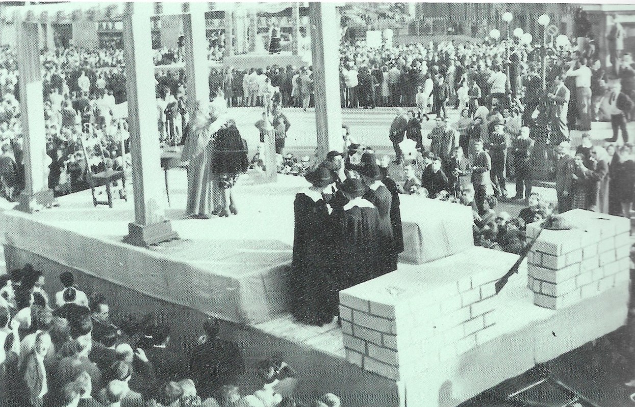 03_Corteo_manzoniano__1_.jpg (428 KB)