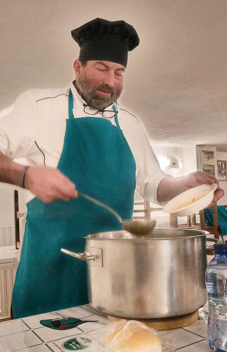 Al_lavoro_in_cucina_a_Livigno.jpeg (107 KB)