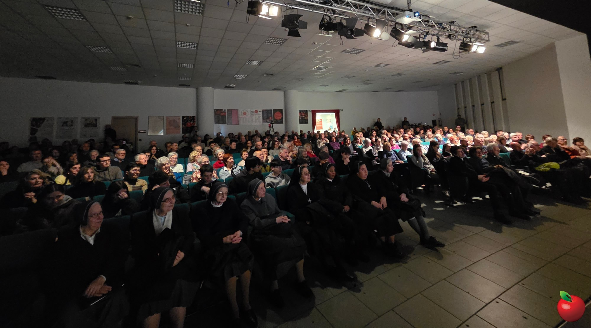 LeccoDelpiniAccende1.jpg (353 KB)