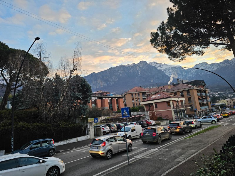 Lecco_viale_Adamello_2.jpeg (158 KB)